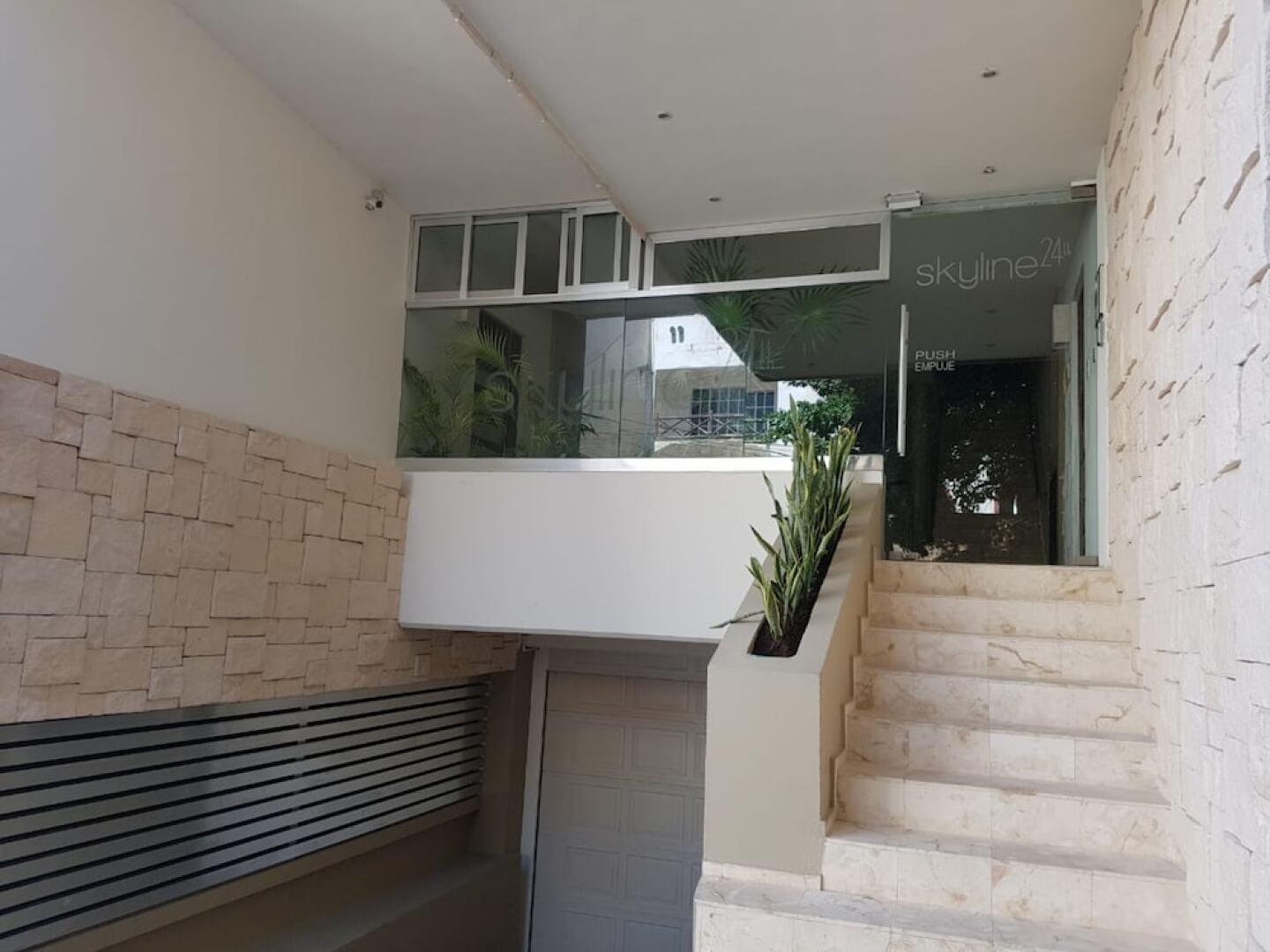 In heart of town 1BR condo in steps distance from the 5th Av by Happy Address