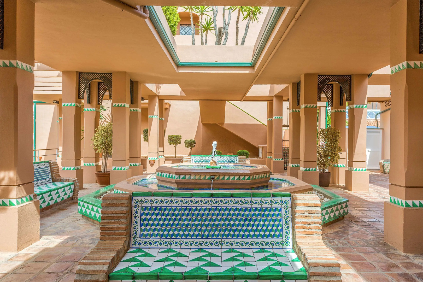 Отель Los Amigos Beach Club