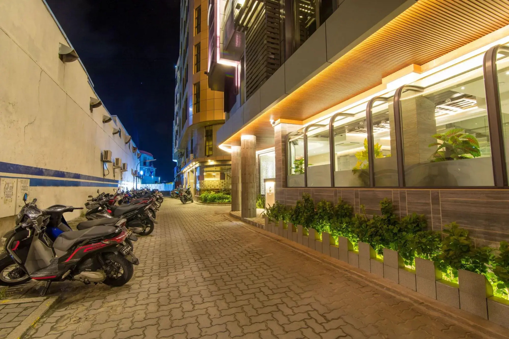 Отель Samann Grand