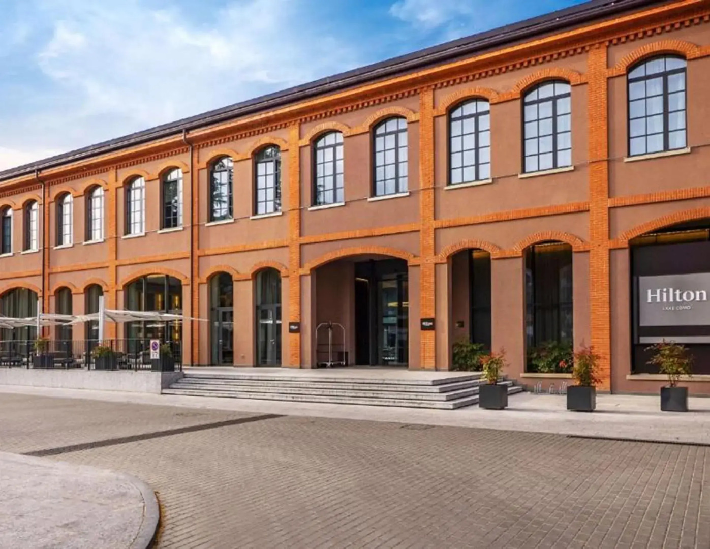 Отель Hilton Lake Como