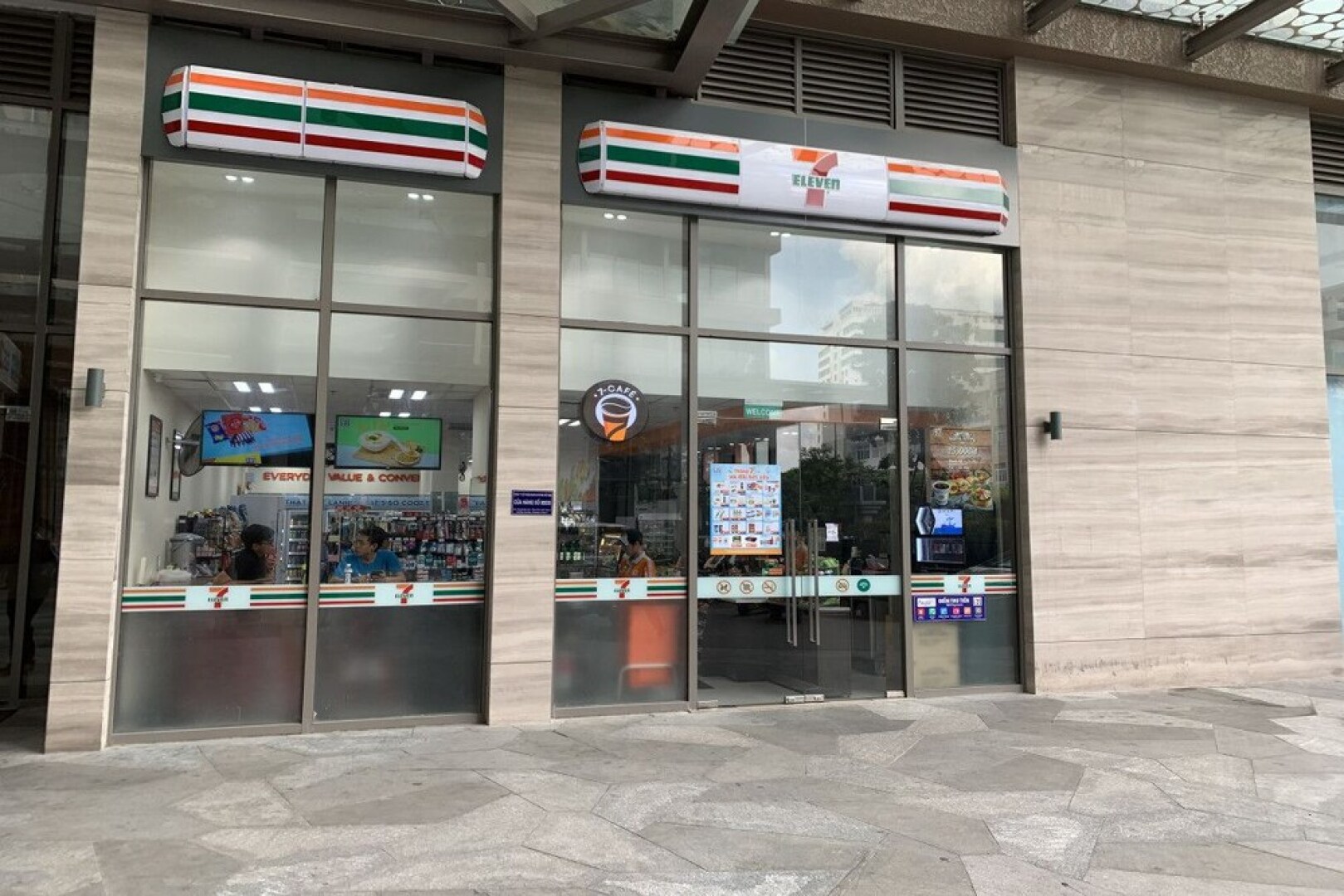 Ami Splendid Infinity Pool