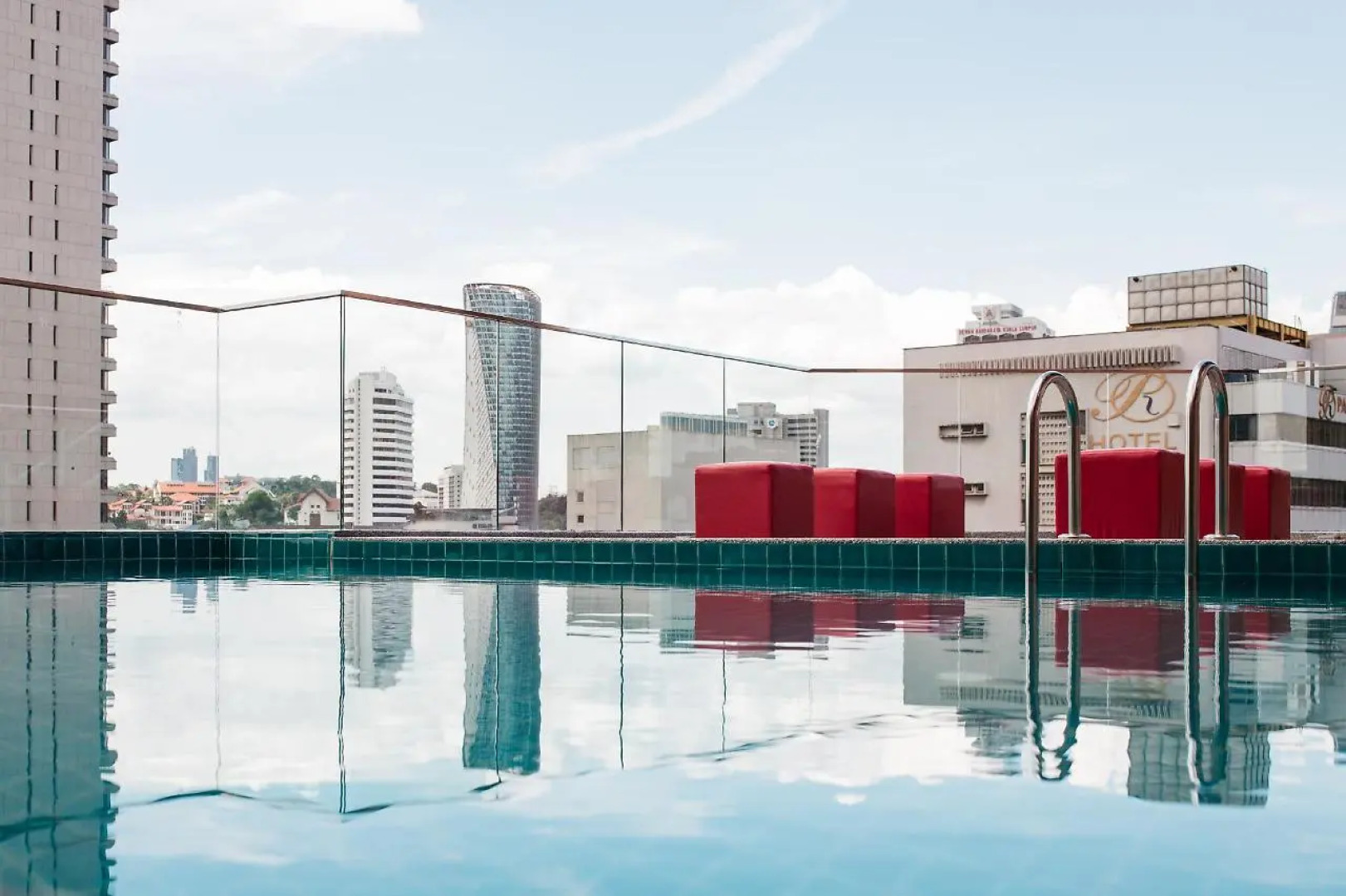 Santa Grand Hotel Central Market