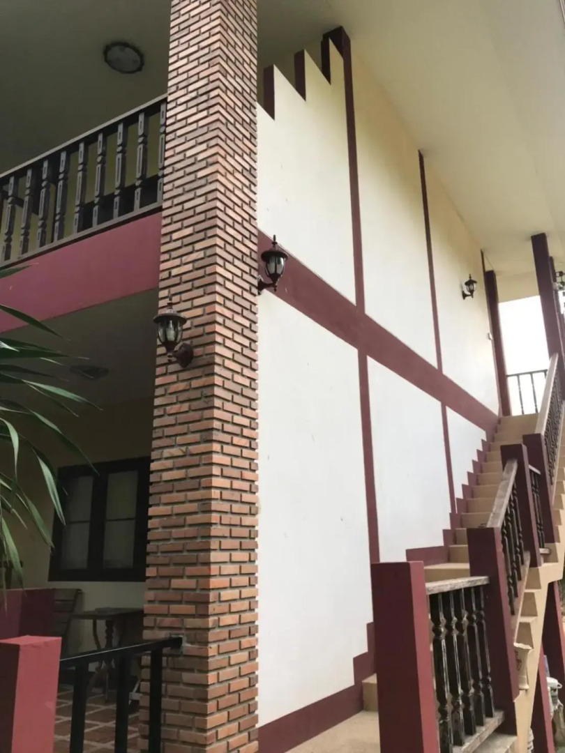 Jungle Hut Bungalows & Hotel