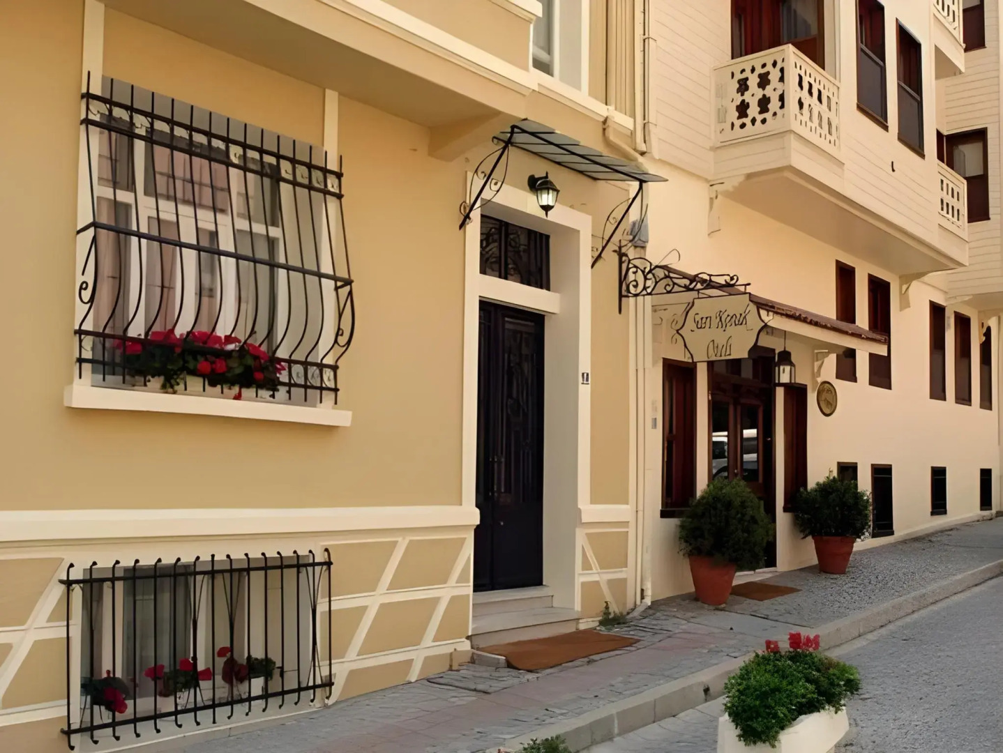Hotel Sari Konak