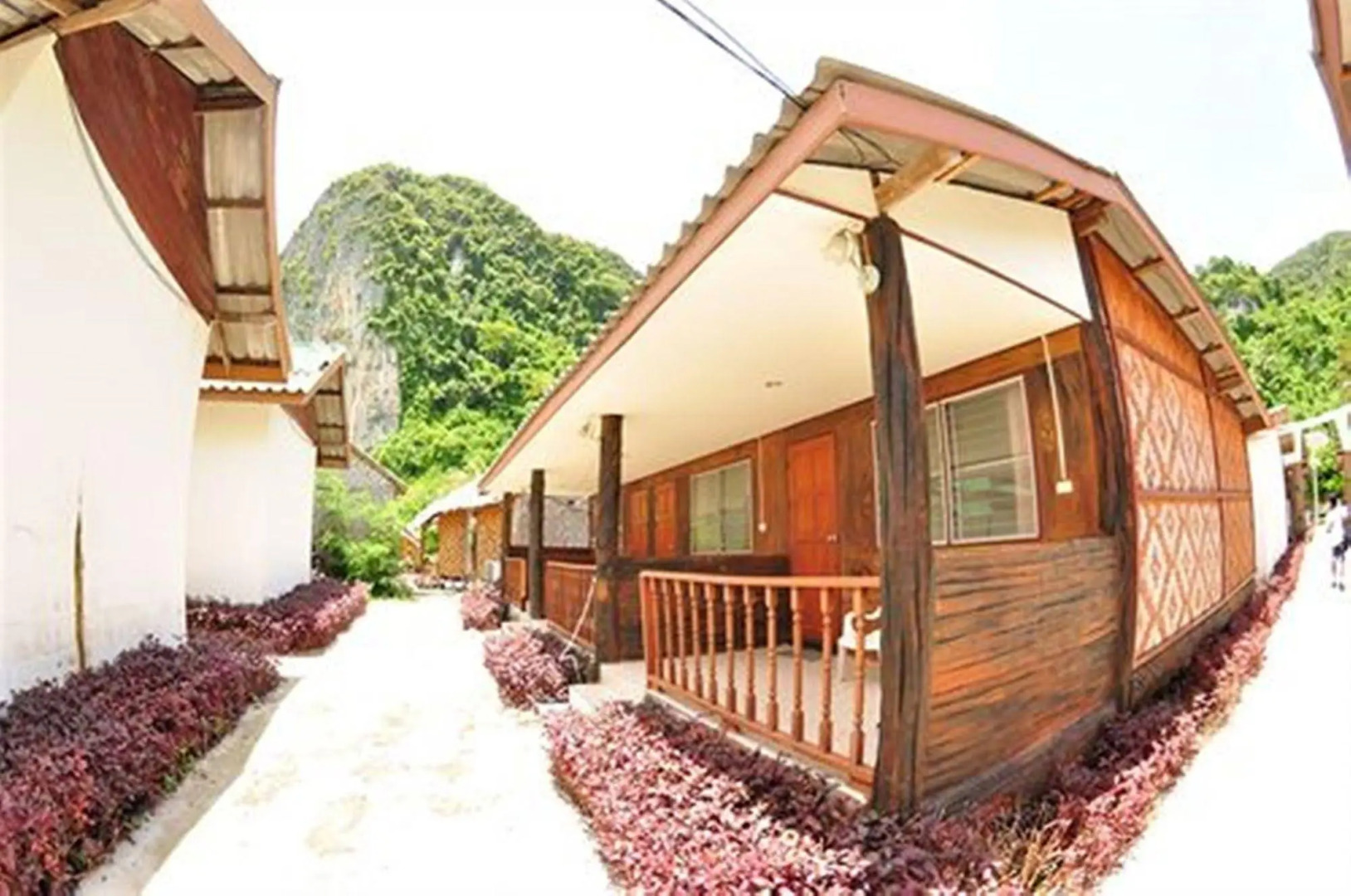 Phi Phi Nice Beach Resort