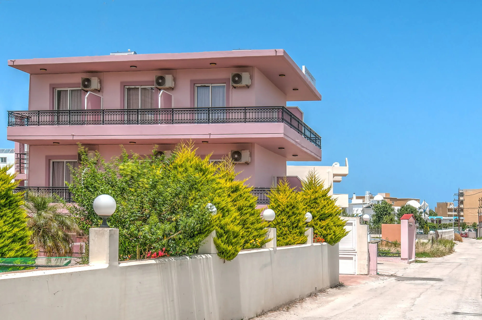 Johnhara Studios & Apartments