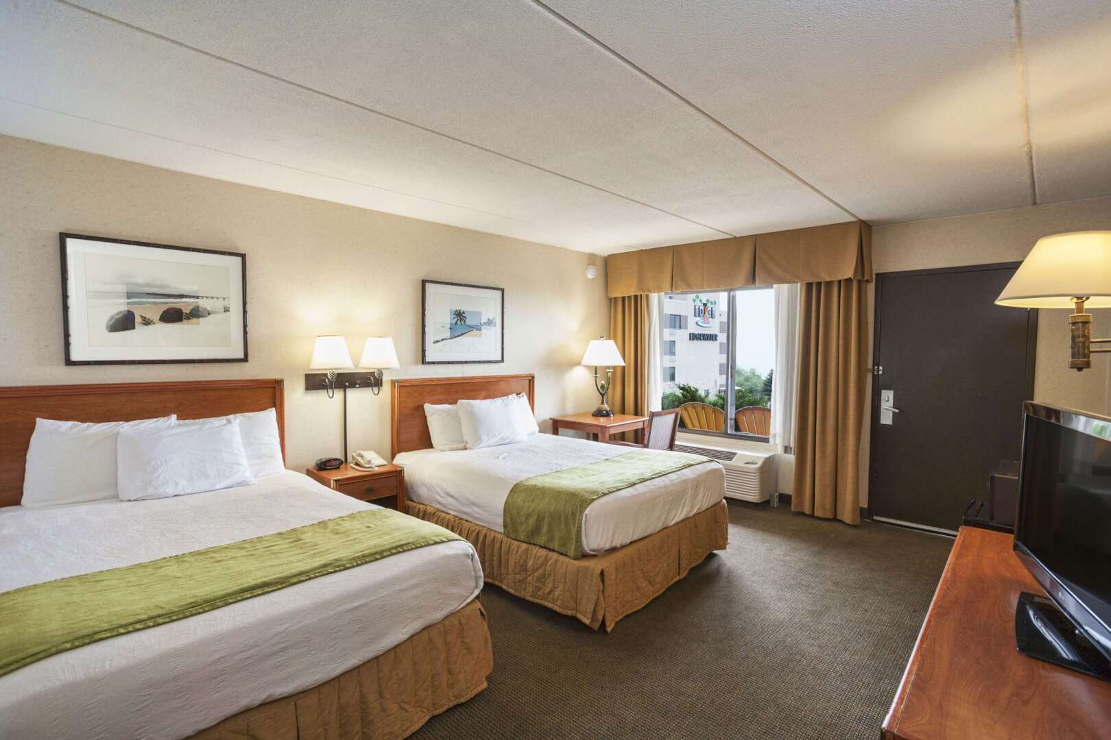 Edgewater Hotel & Waterpark