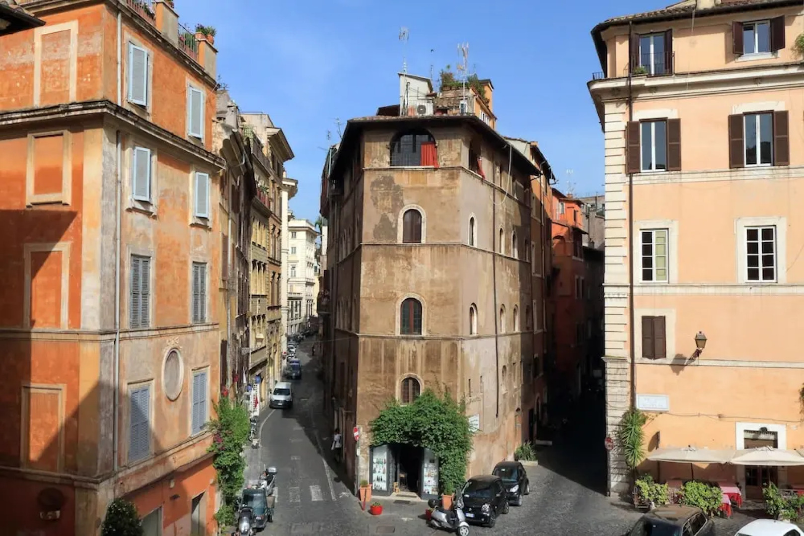 Giulia Charme - My Extra Home