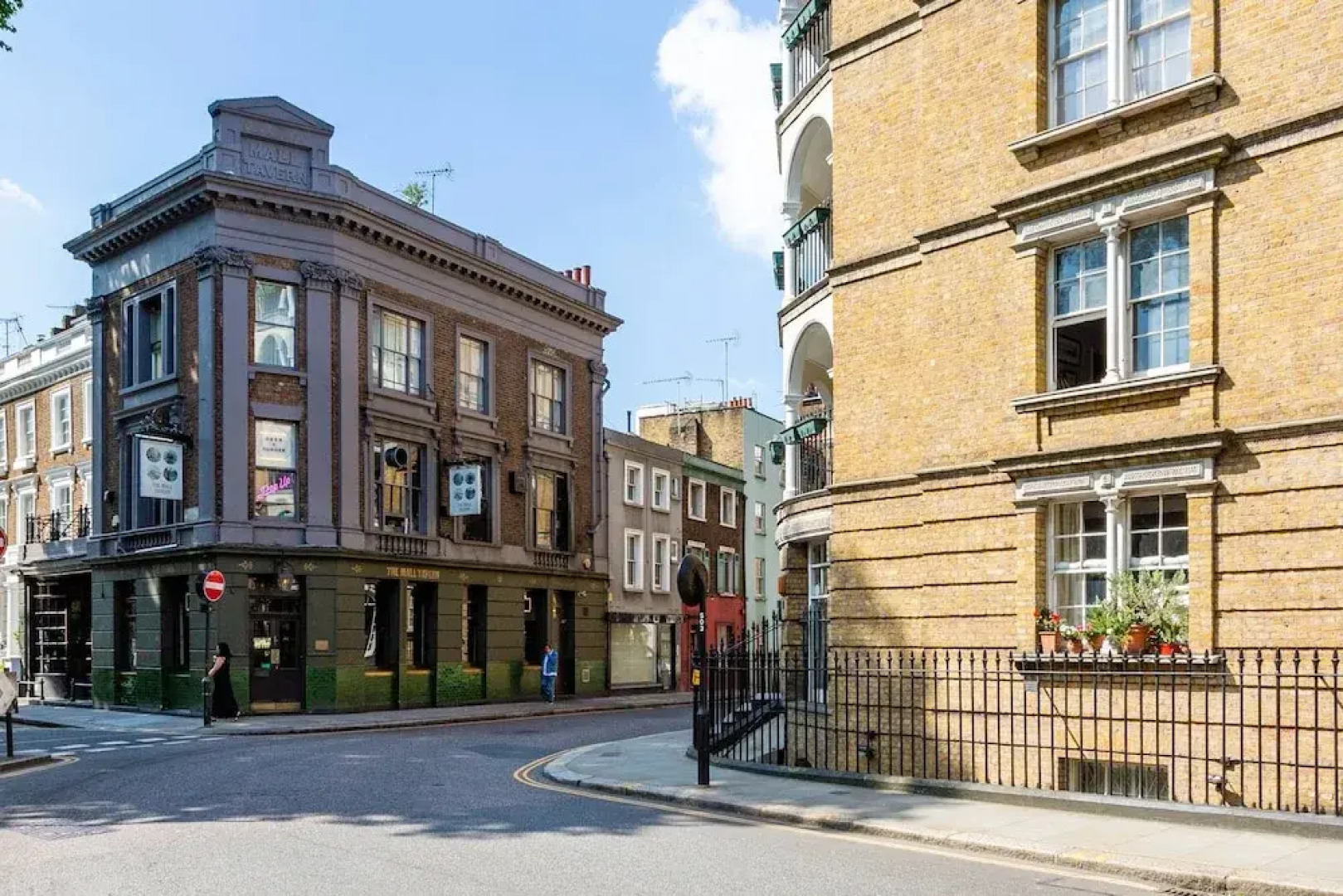 Ladbroke Grove XV by Onefinestay