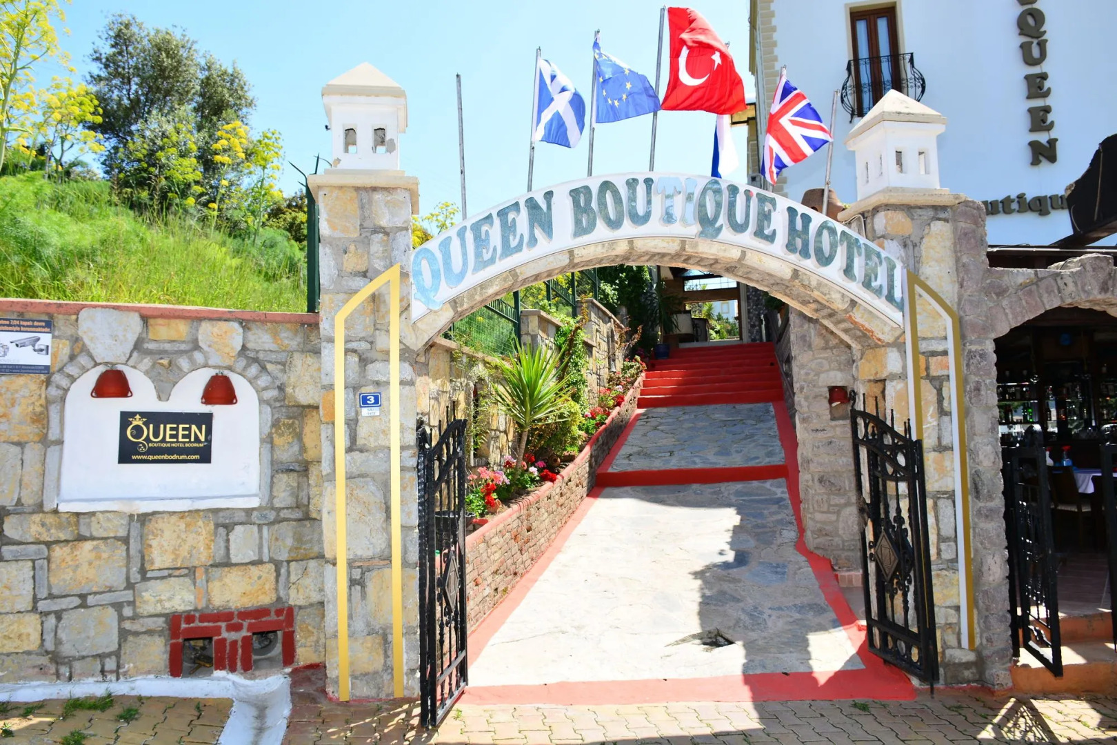 Queen Boutique Hotel