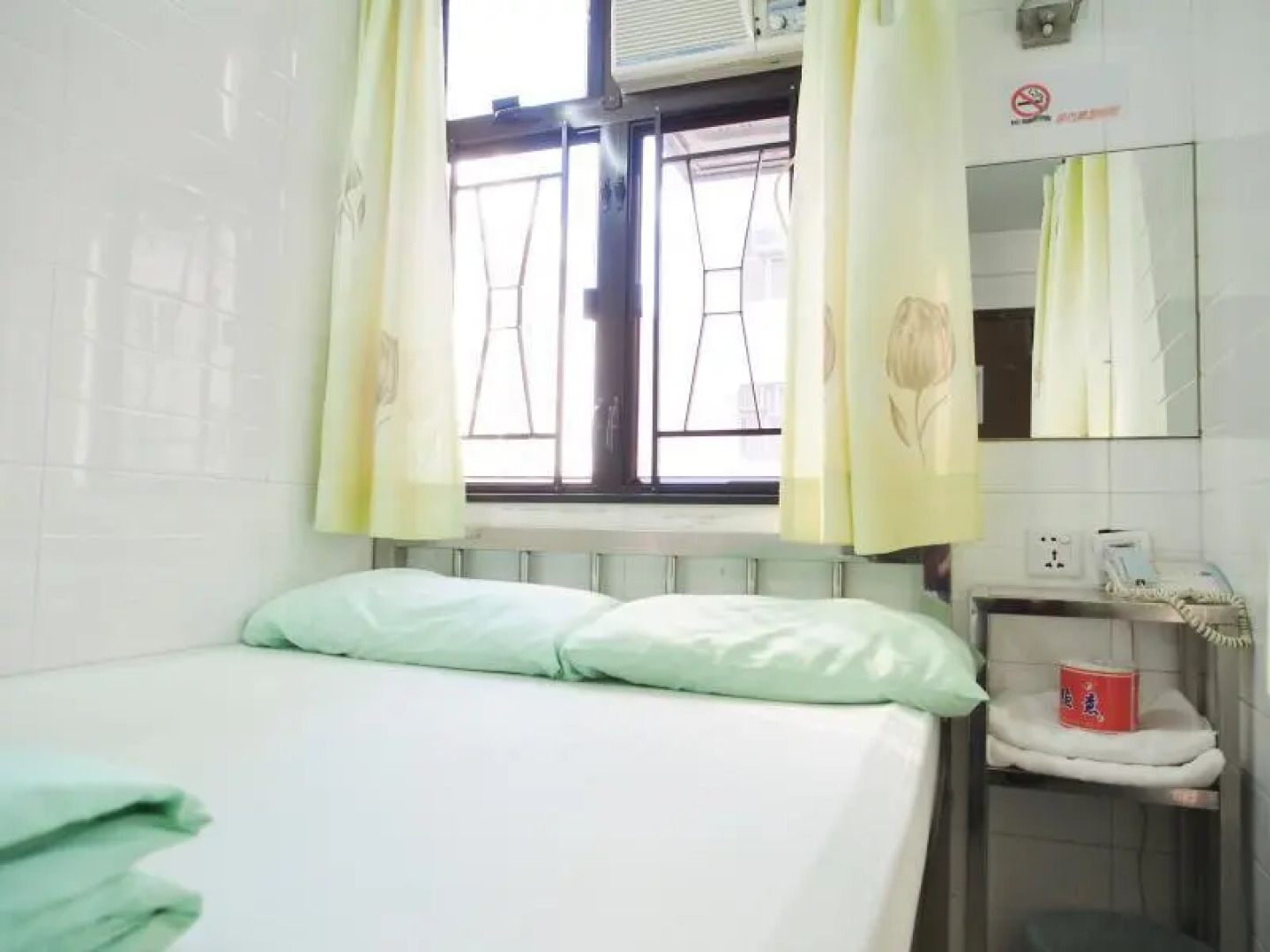 Lucky Hotel - Carlton Group of Hostels