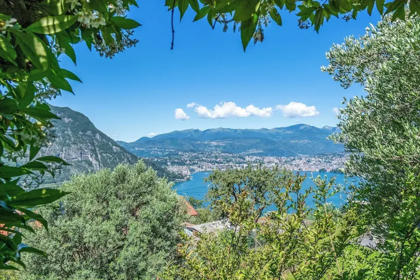 Romantic Lake View With Garden
