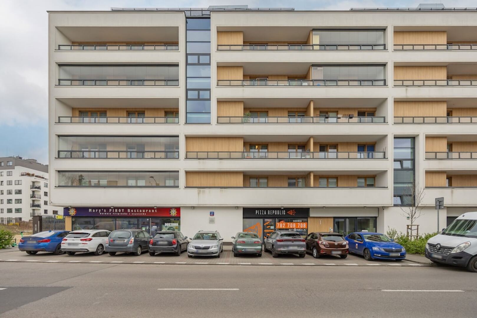 Apartment With Parking by Renters