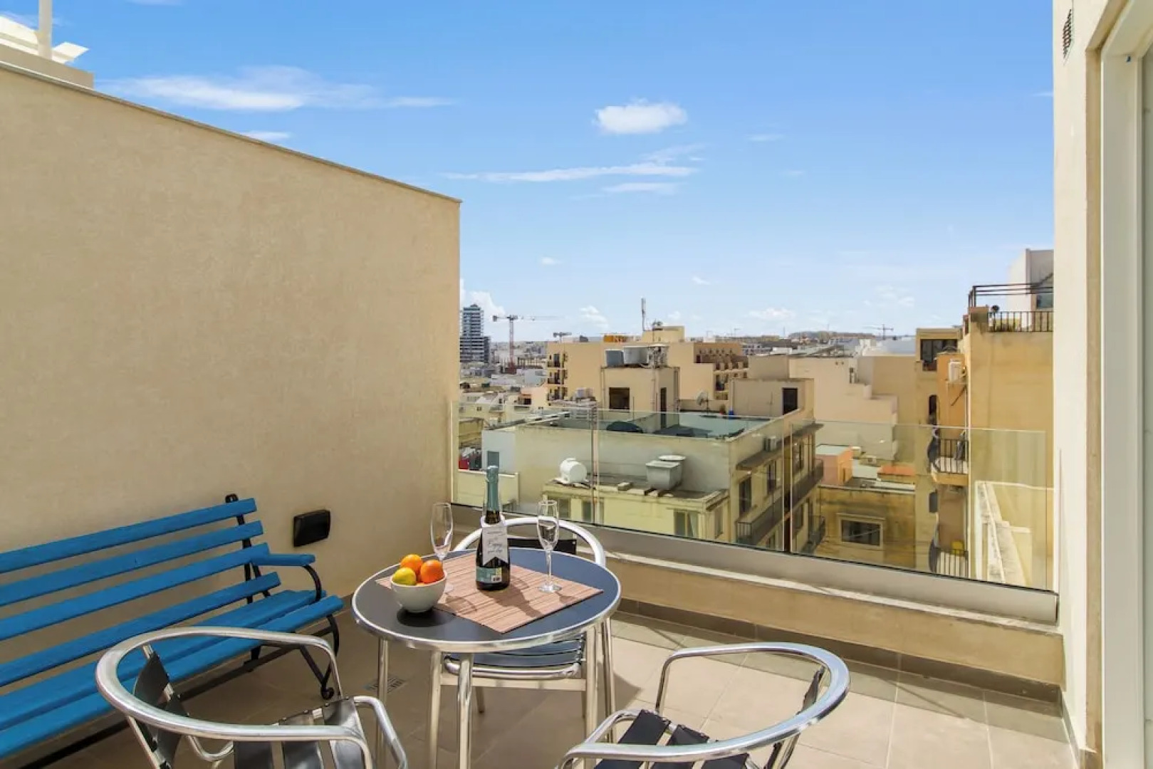 A Sunny Penthouse Modern 2 bdr - Sliema
