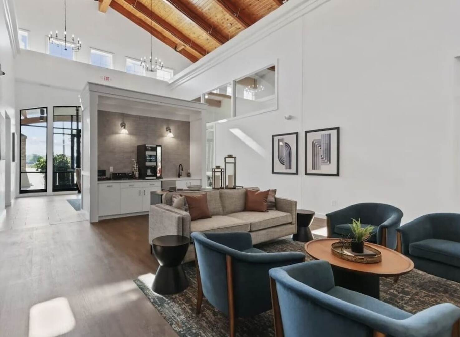 Glamorous 2B2BA with patio views and gym