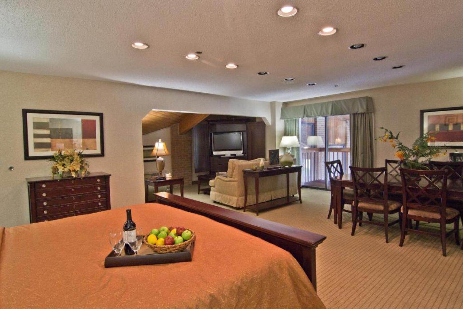 Christopher Inn and Suites