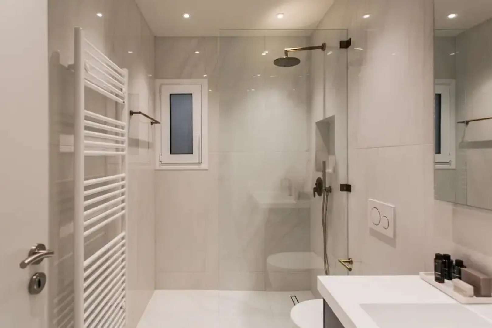 Spectacular 3BR Apartment in Pangrati