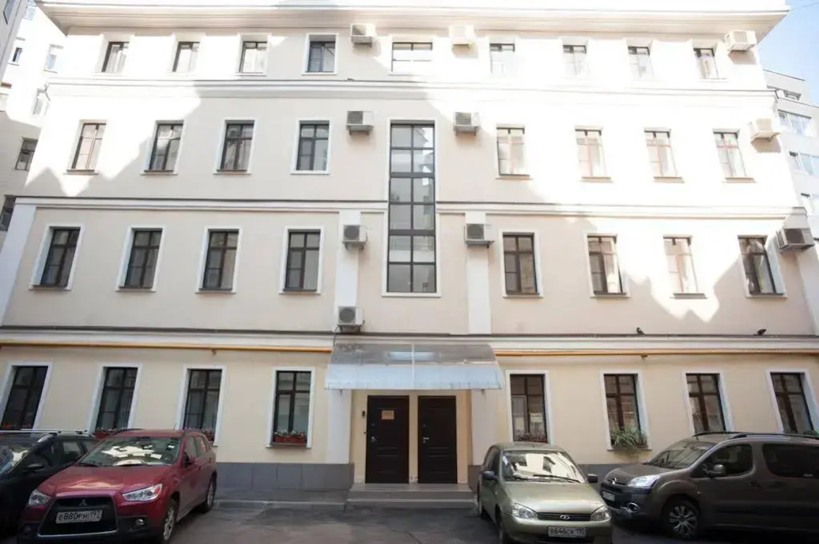 MINIMA Красные ворота