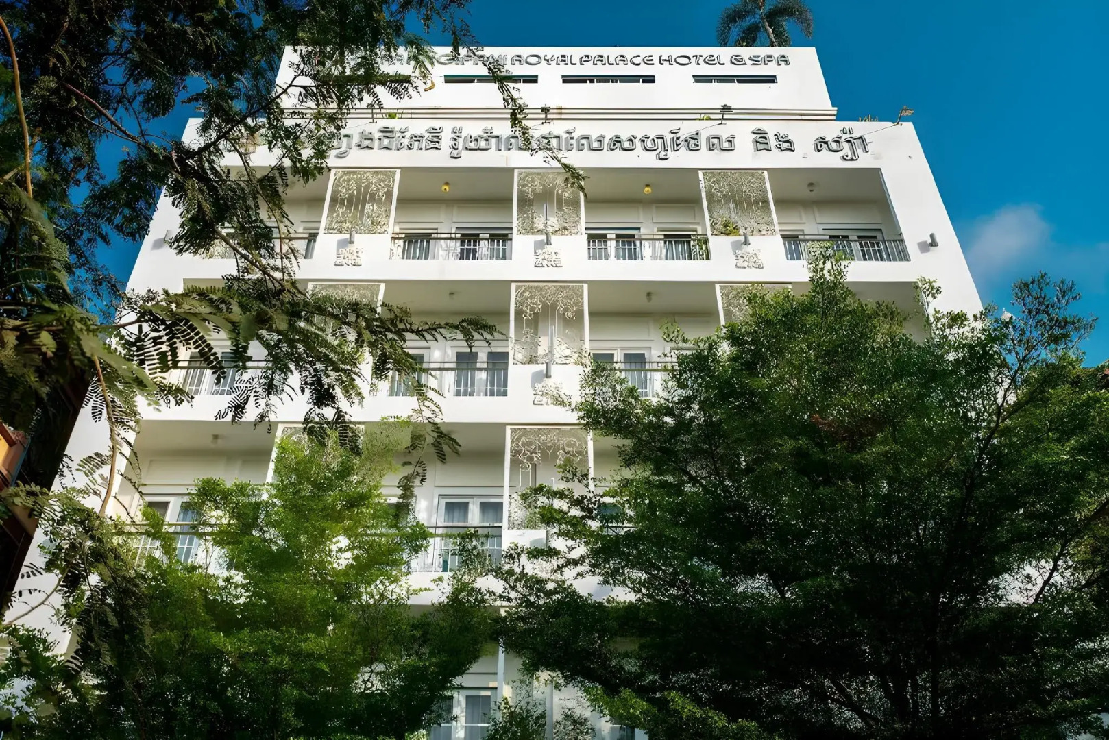 Frangipani Royal Palace Hotel