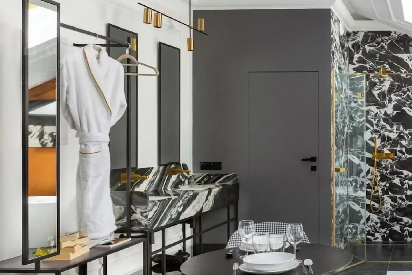 Canvas House Fragola Apartments