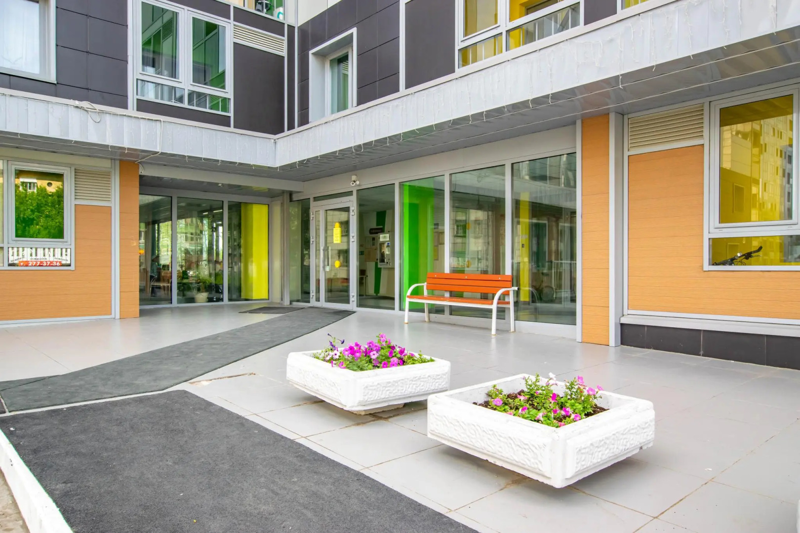 Cosmos (Космос) на улице Революции 48А