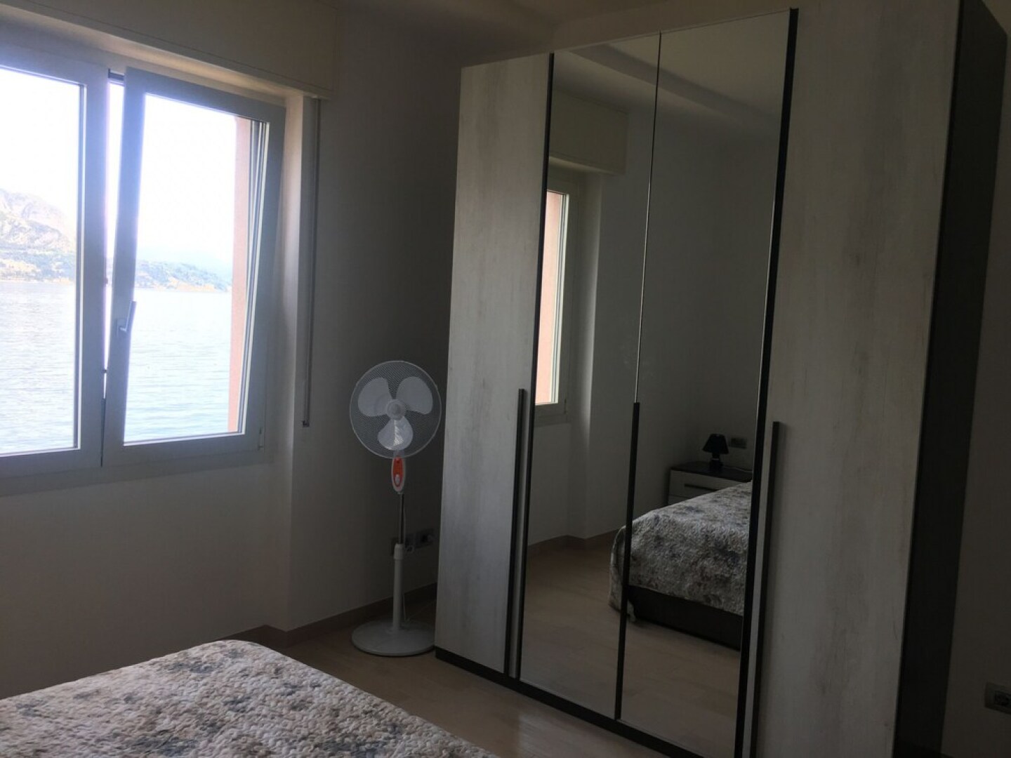 Infinity Luxury Apartment on the Lake