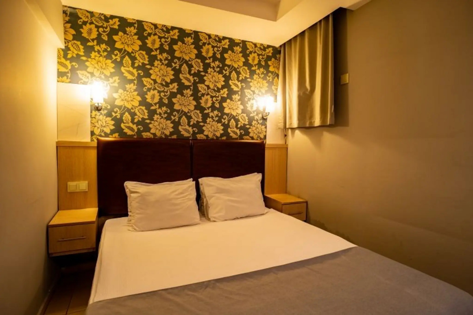 Joker Side Hill Suite Hotel