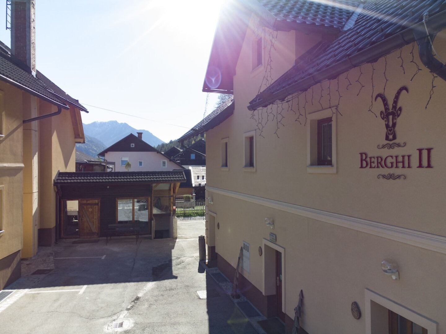 Berghi Hotel and Apartments