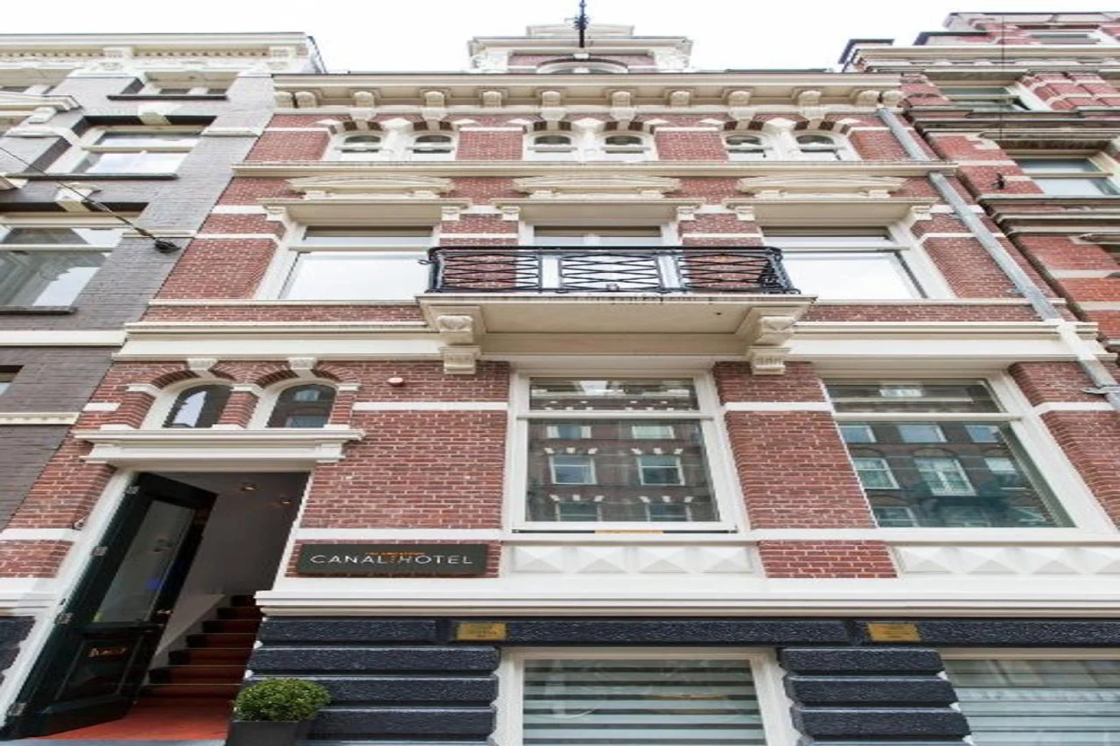 The Amsterdam Canal Hotel