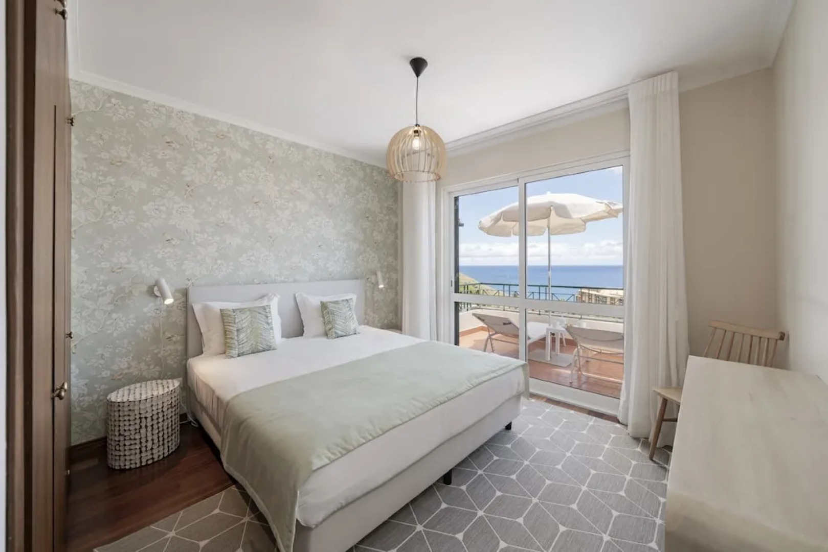 Duplex With sea View, Reis Magos V