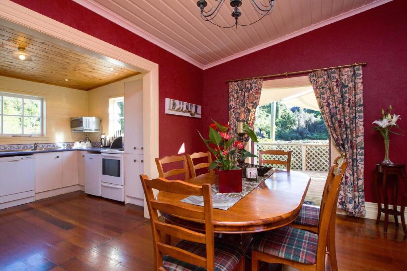 Tairoa Lodge & Cottage