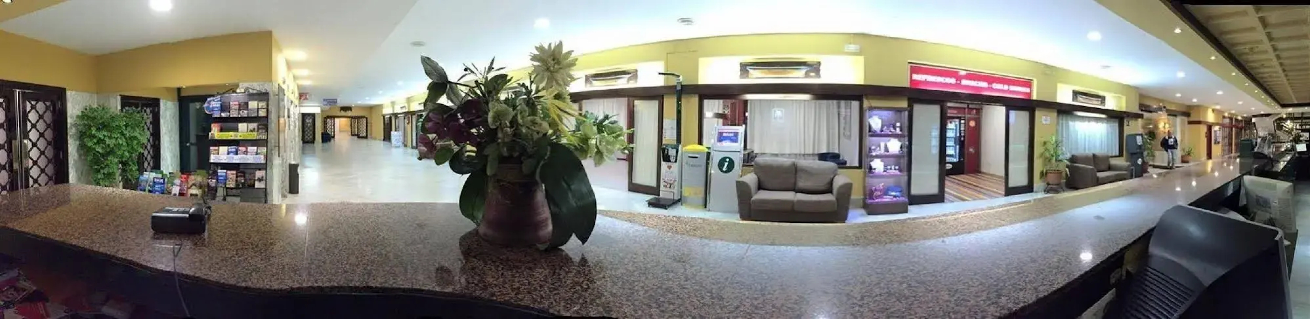 Отель Las Palmeras Affiliated by FERGUS 