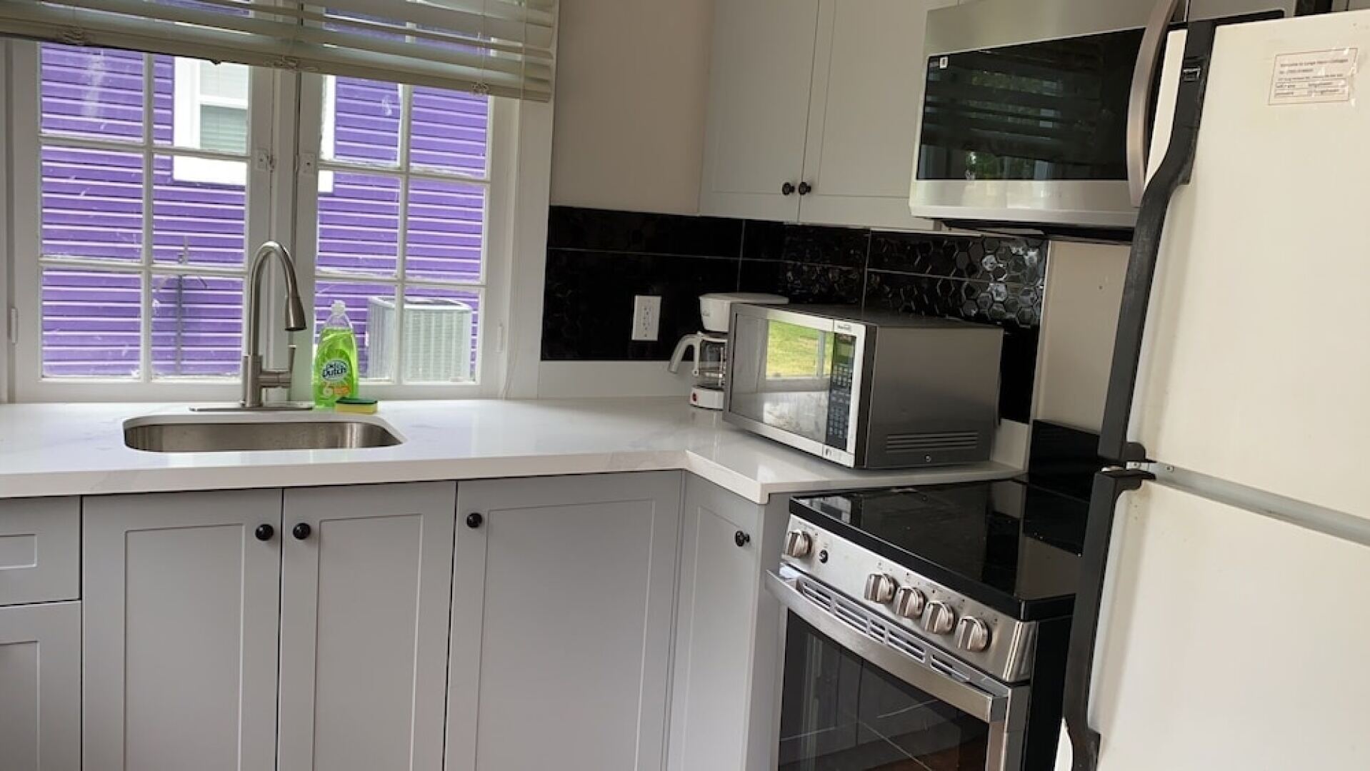 Myriad Fins Cottage and Marina