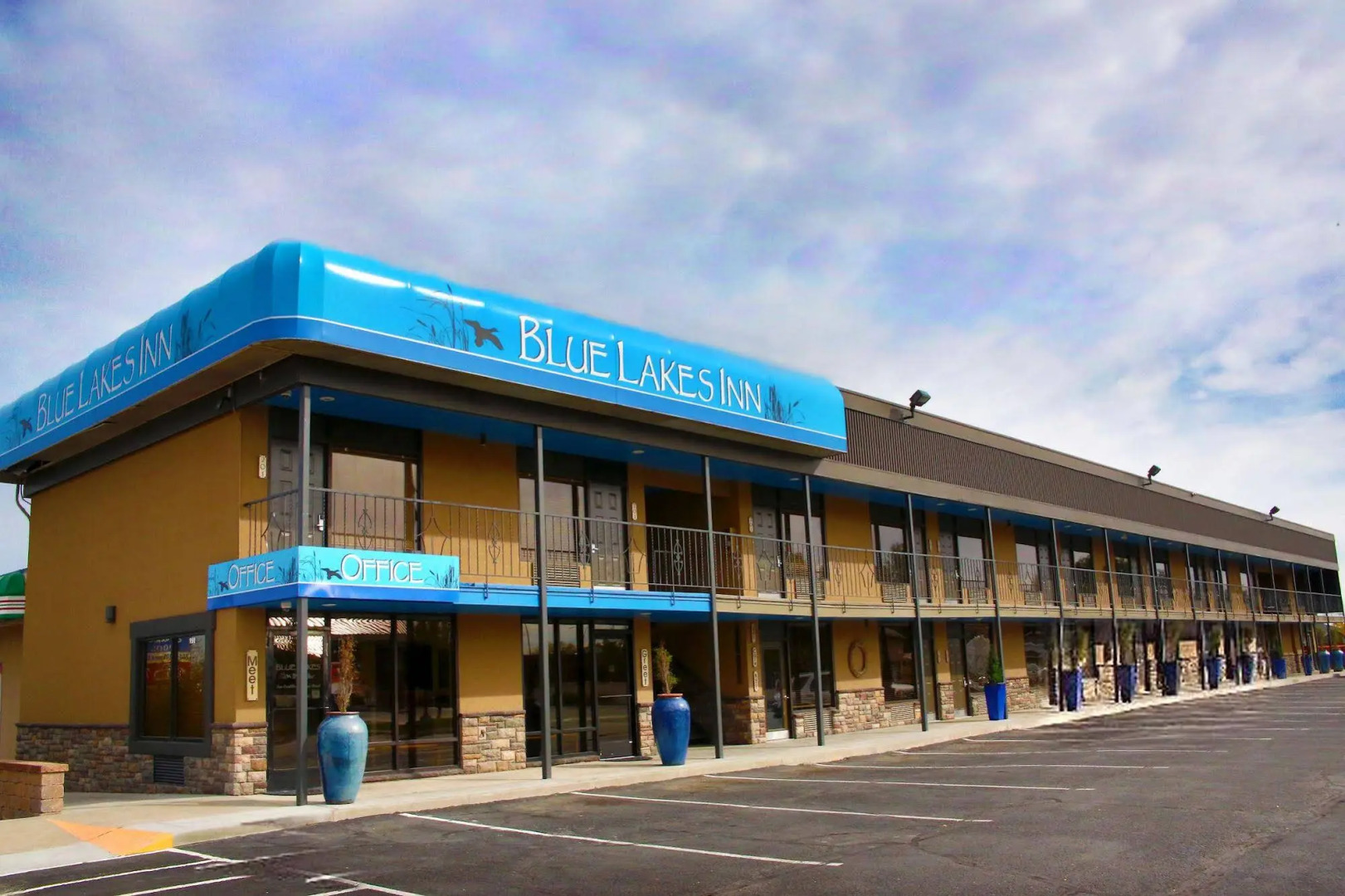 Blue Lakes Inn & Extended Stay