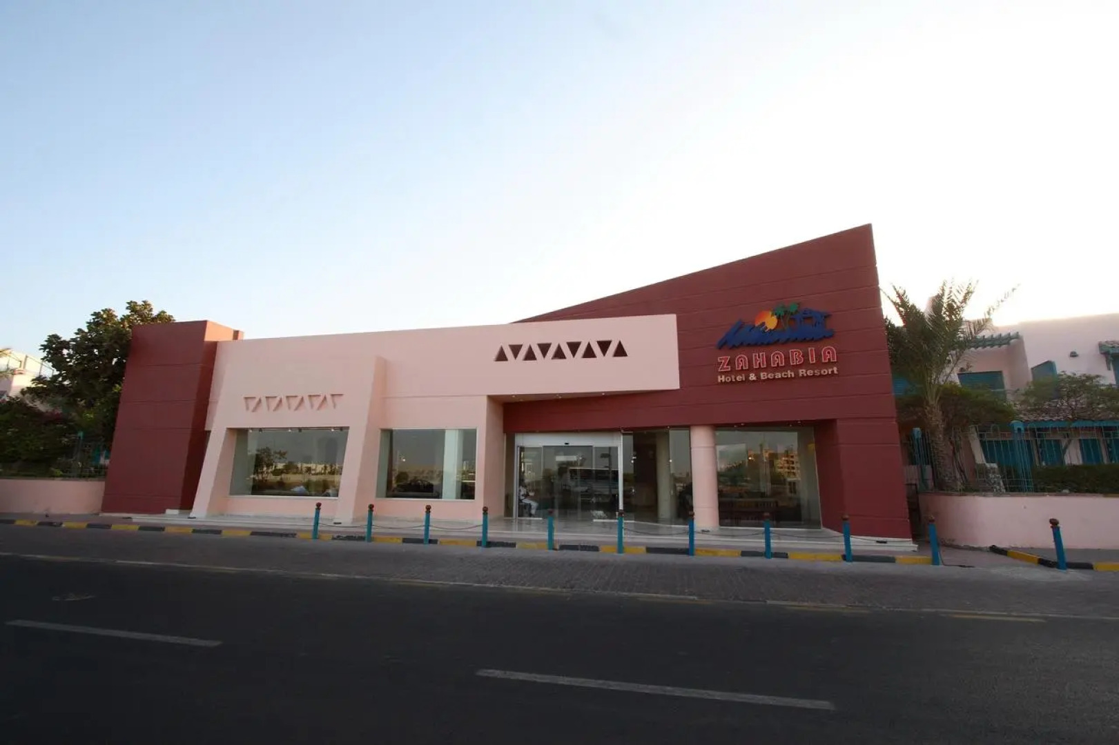 Eagles Downtown Zahabia & Beach Resort