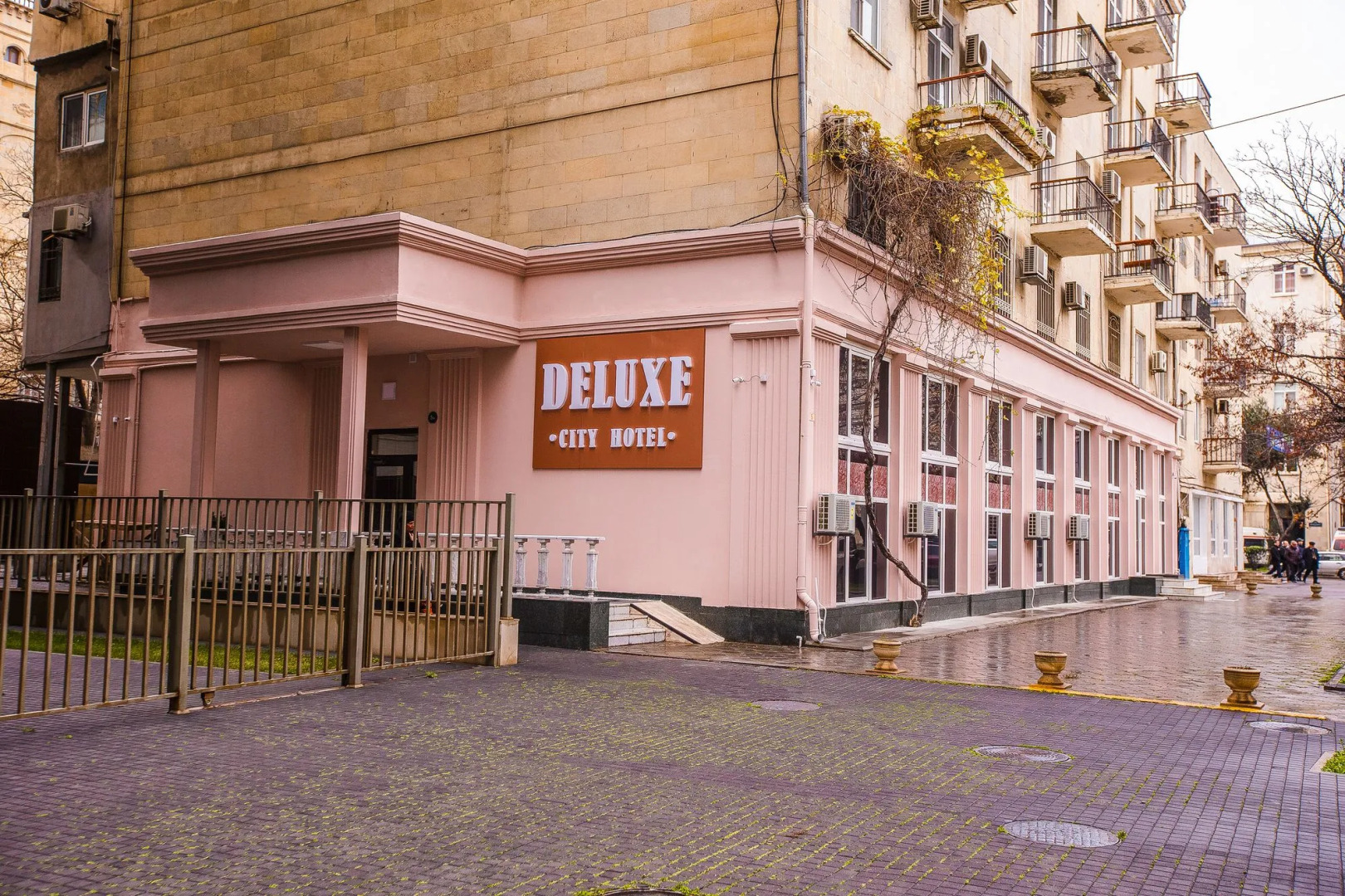 Отель Deluxe City