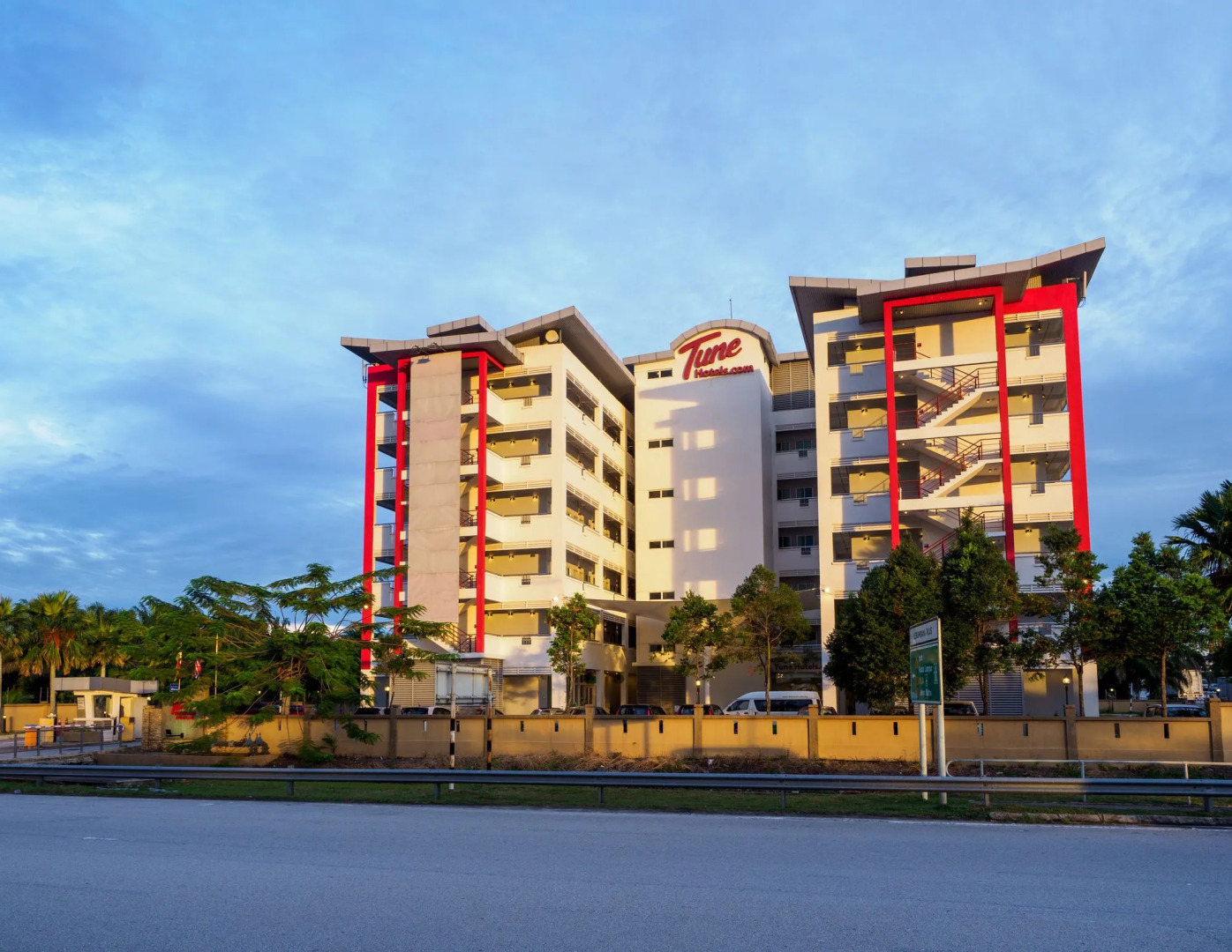 Tune Hotel KLIA Aeropolis