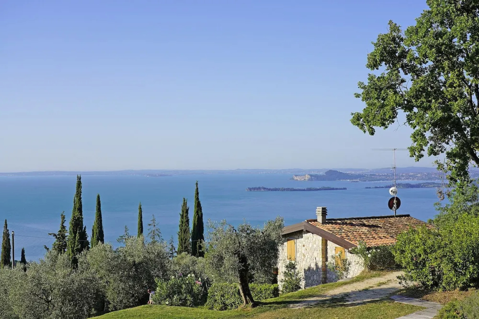 Iris House - Lake view & Shared Pool