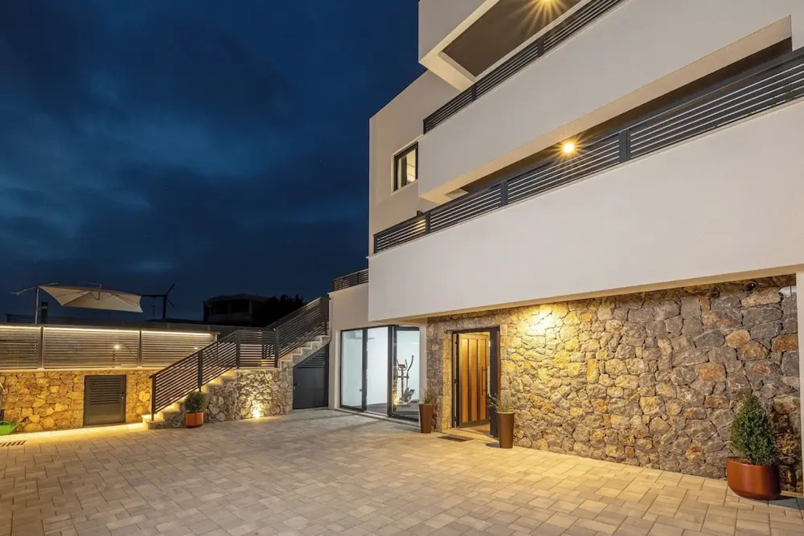 Villa Betelgeuse Supernova