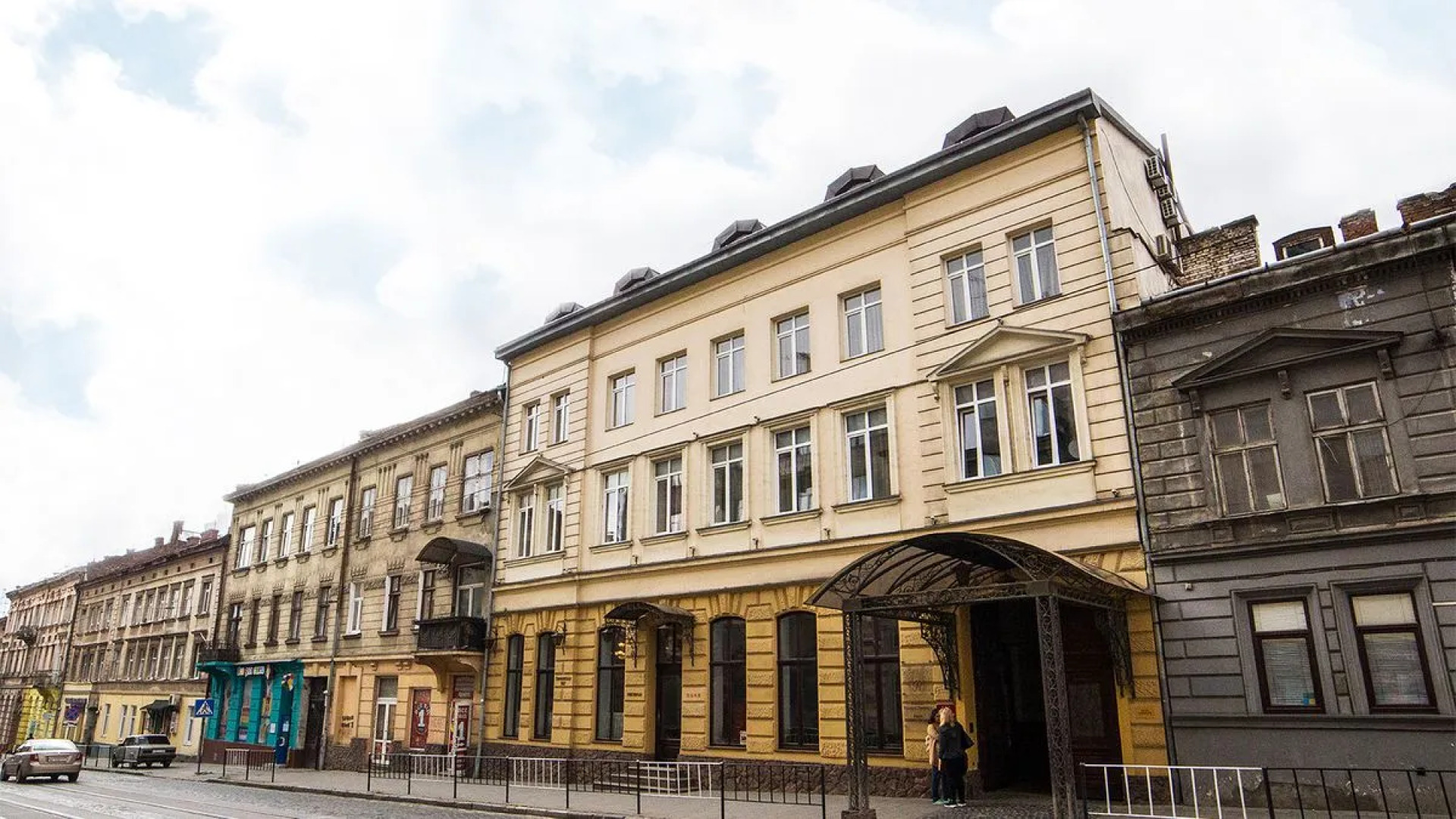 Optima Дворжец Львов