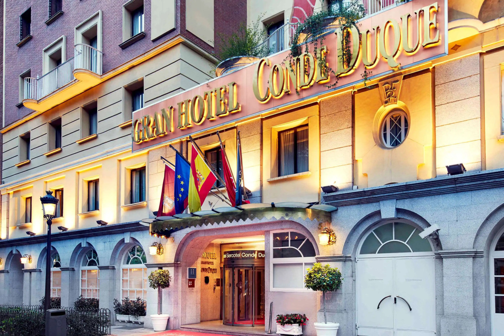 Отель Sercotel Gran Hotel Conde Duque