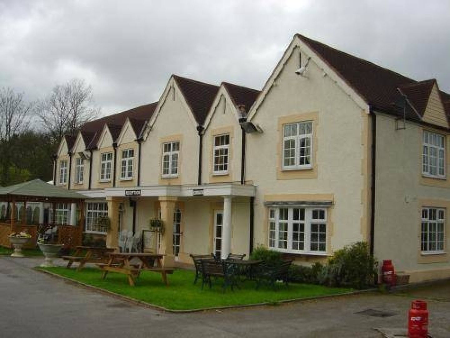 Gables Hotel & Restaurant