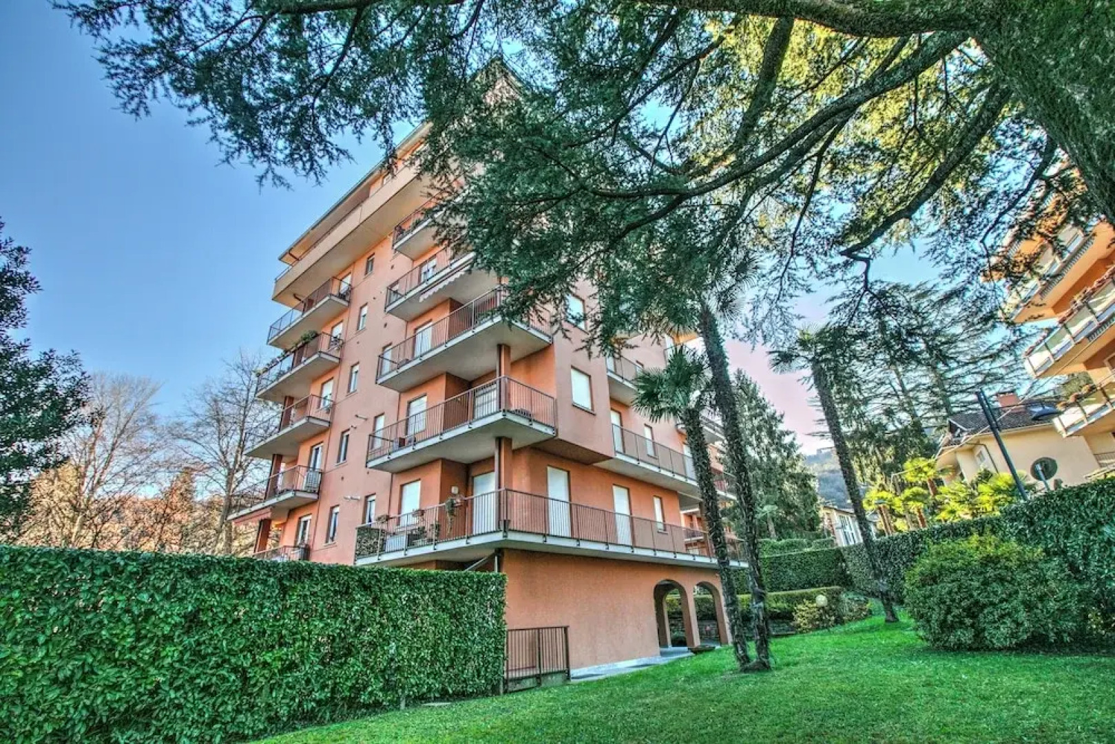 Alelu Classy And Chic Stresa Center