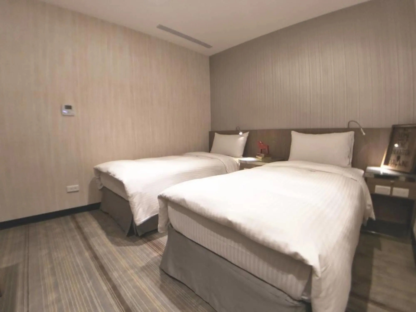 West.inn48 - Self Check-In Hotel