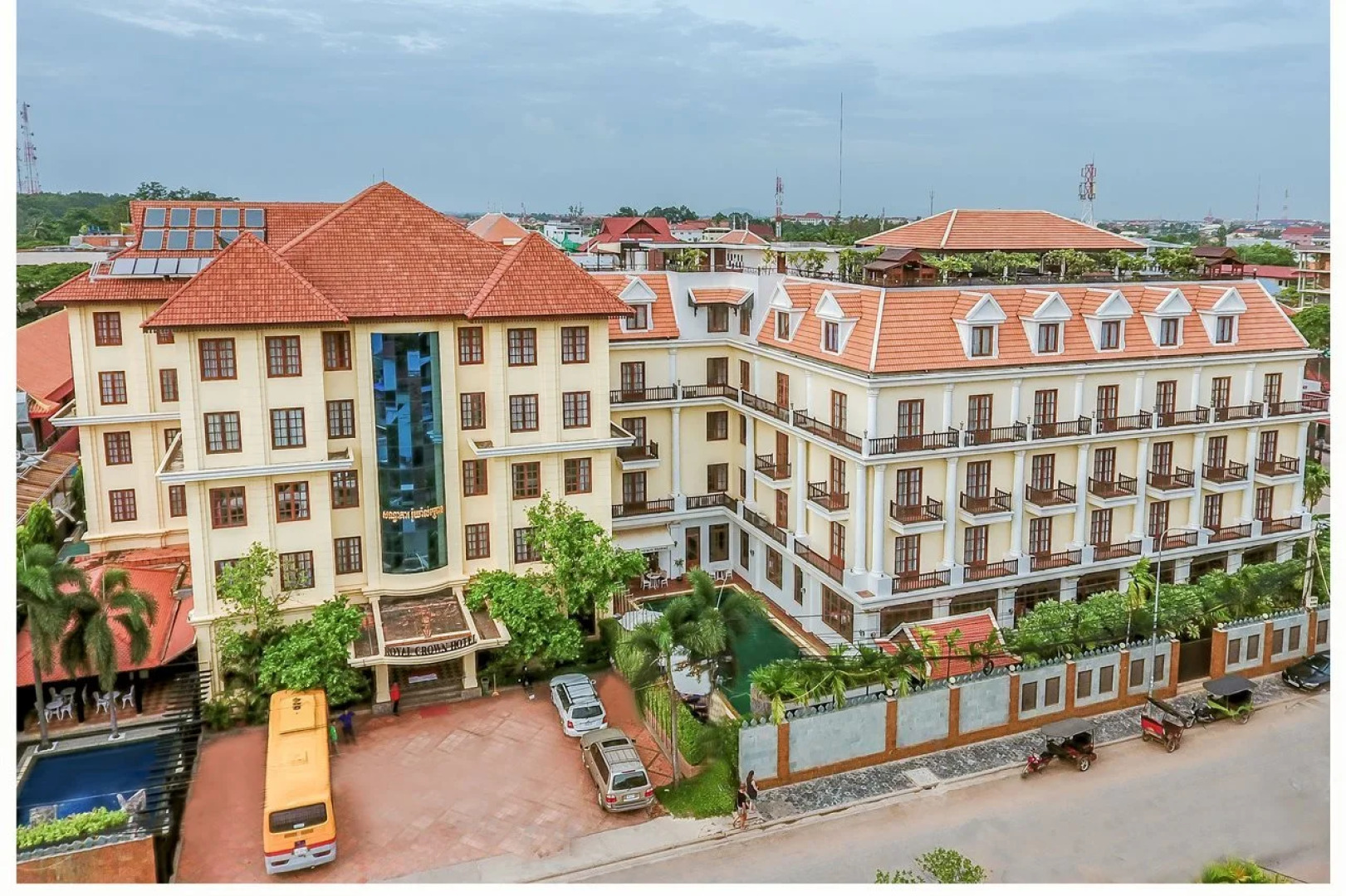 The Suite By Royal Crown Hotel