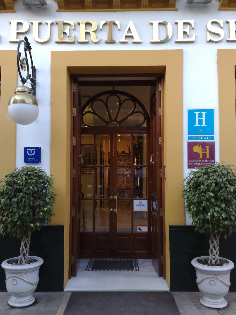 Basic Hotel Puerta de Sevilla