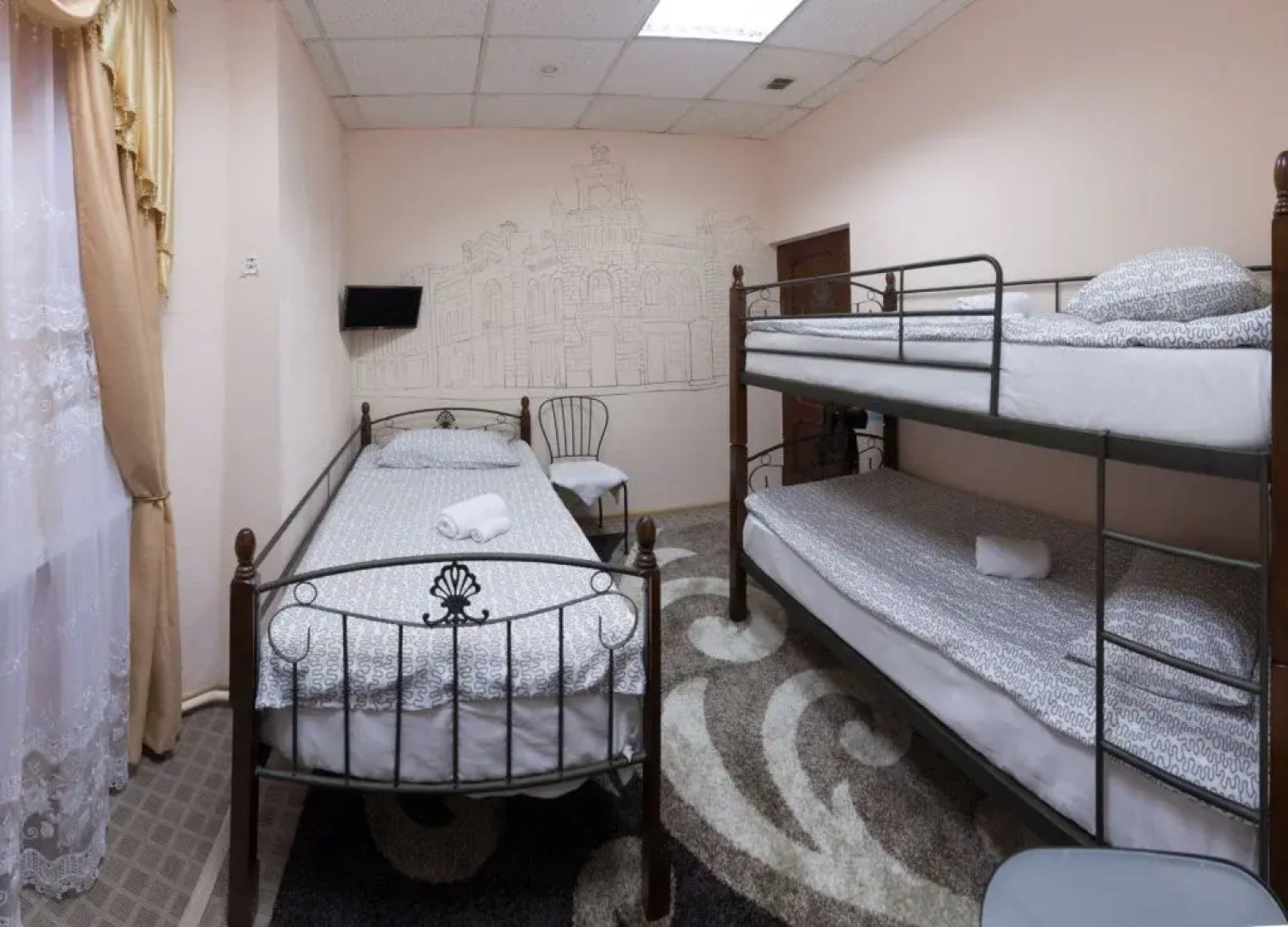 Yaguar Mini and Hostel