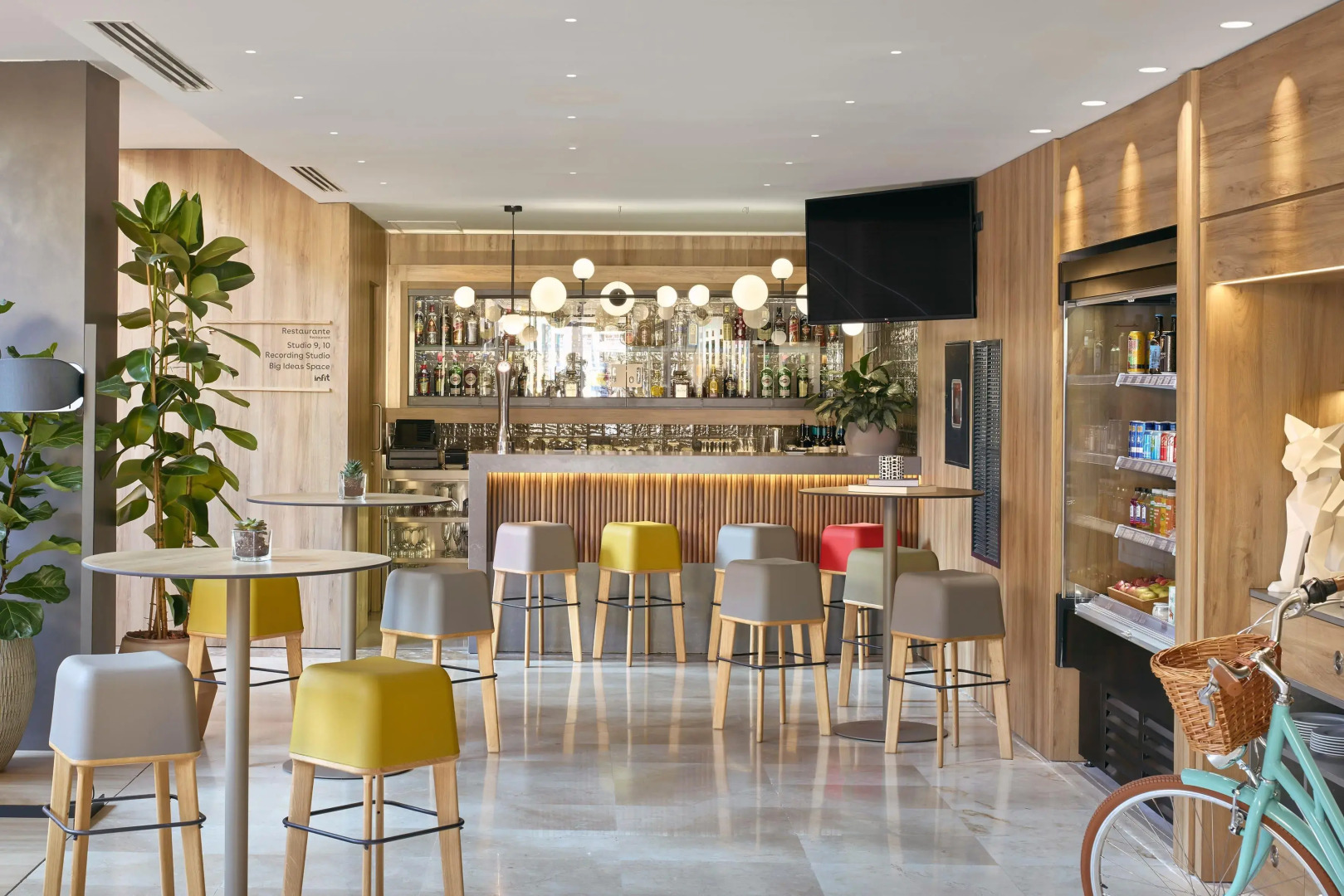 Отель INNSiDE by Melia Barcelona Apolo