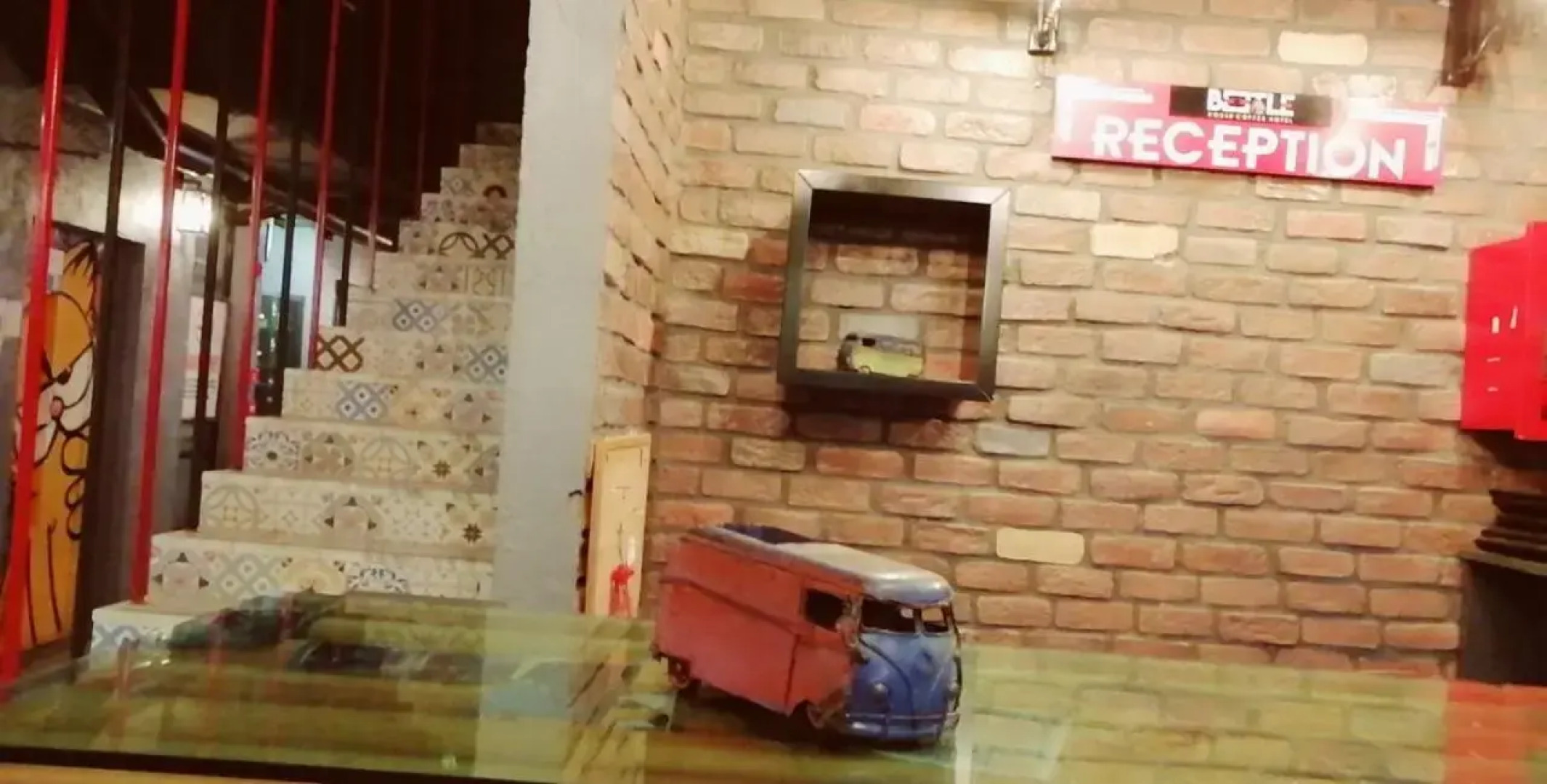 Voswos Garage Coffee & Hotel