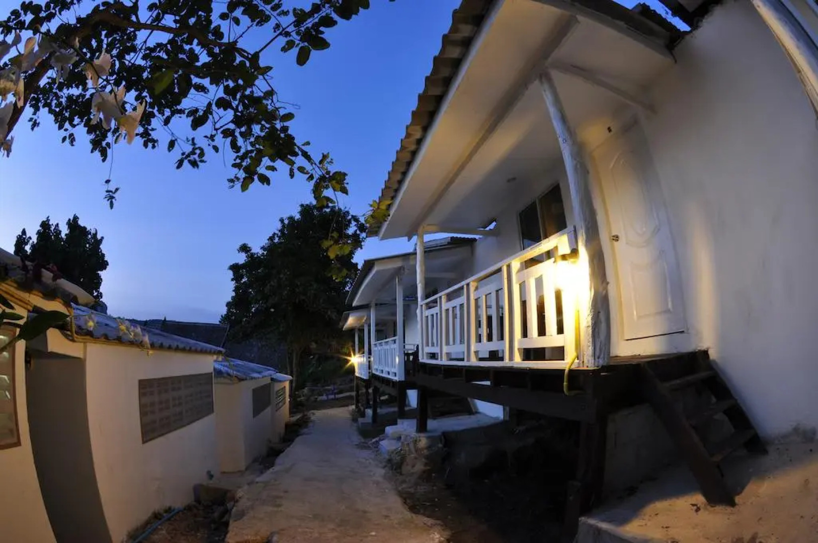 Phi Phi Cozy Seafront Resort